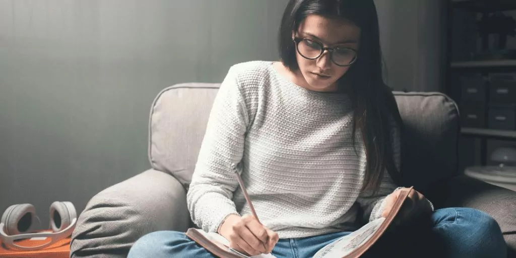 ¿Cómo estudiar por la noche sin quedarse dormido?