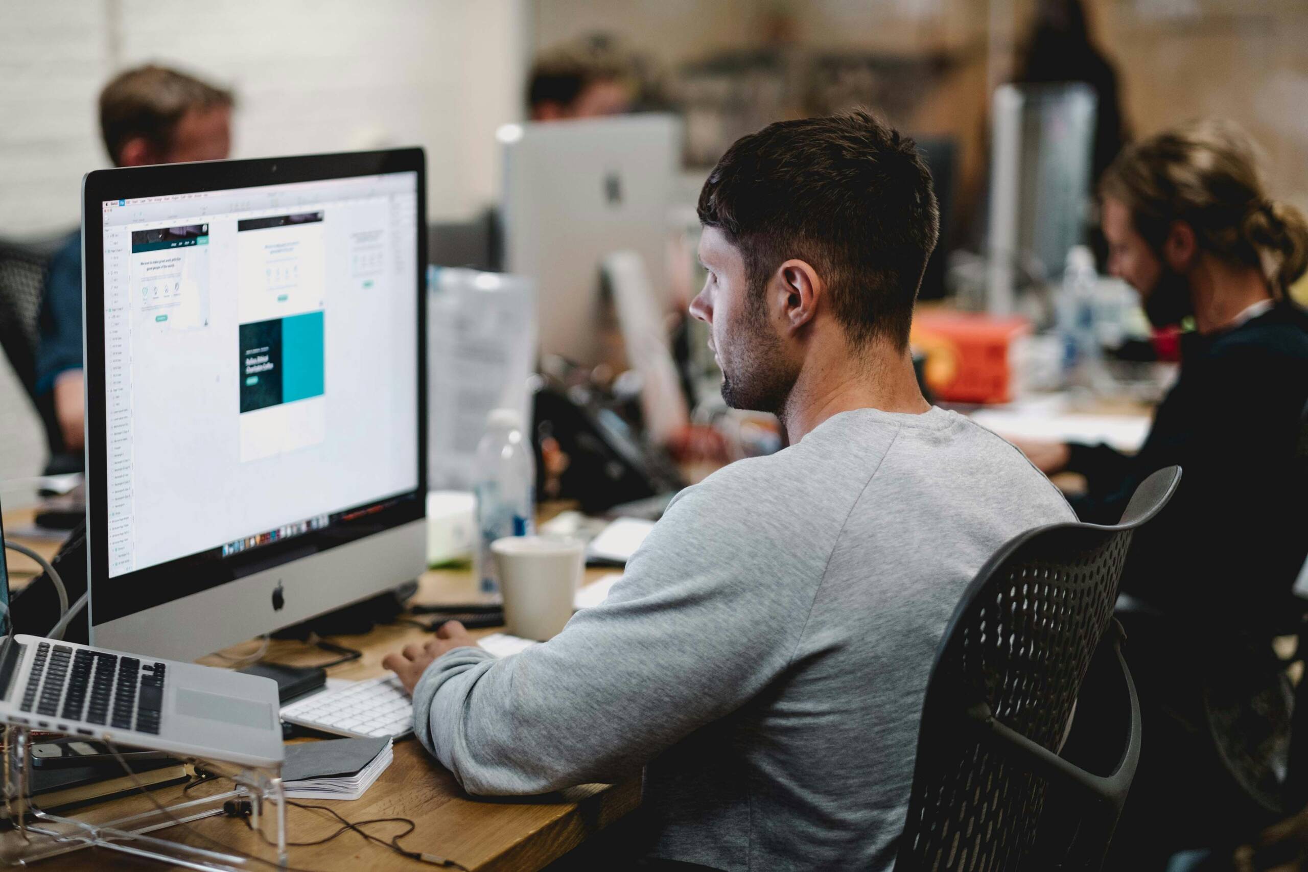 Quant cobra un administrador d’empreses: Salaris, factors i beneficis